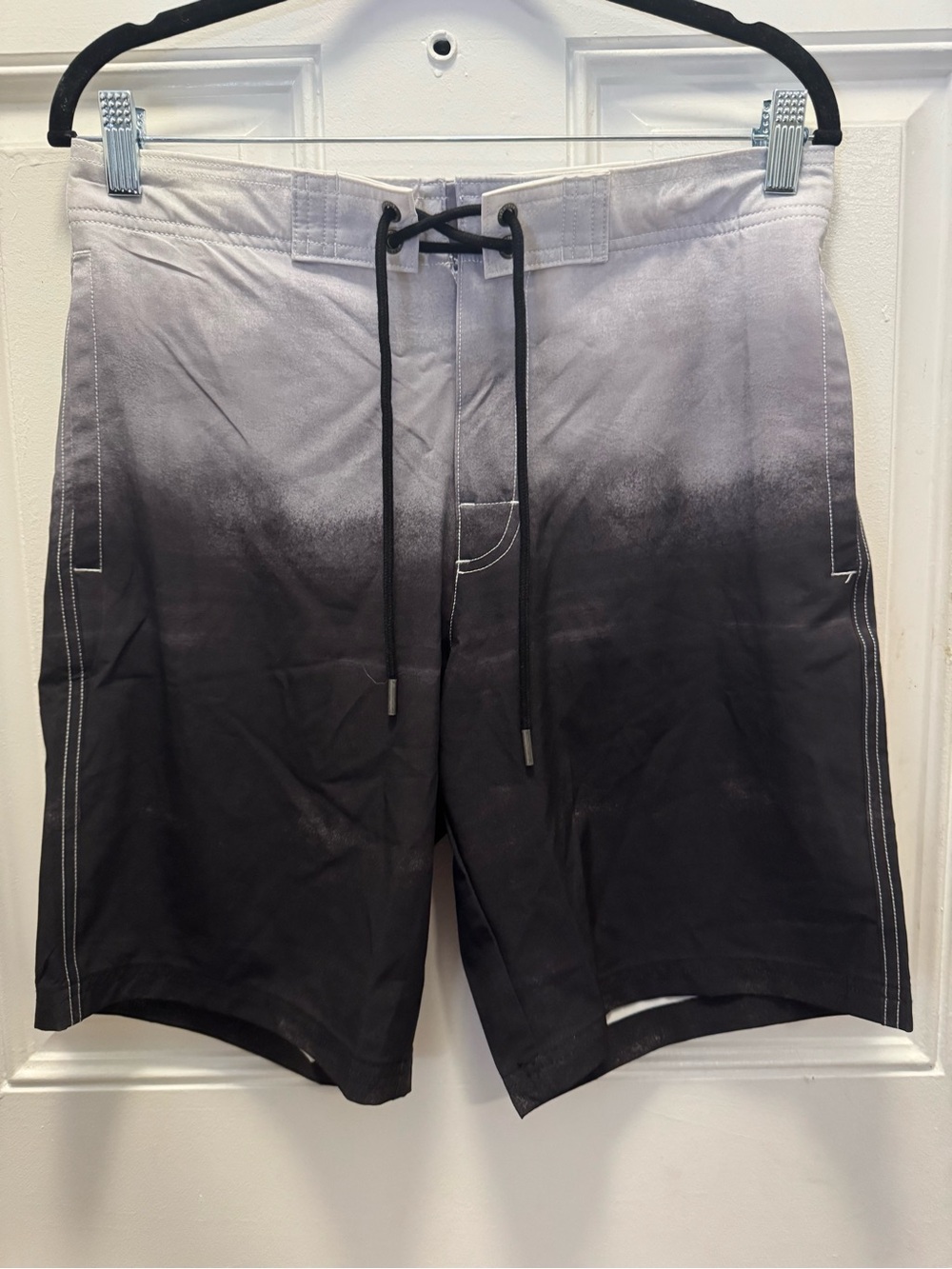 American Eagle Outfitters Men's Black and Gray Ombre Swim Board Shorts 0520
